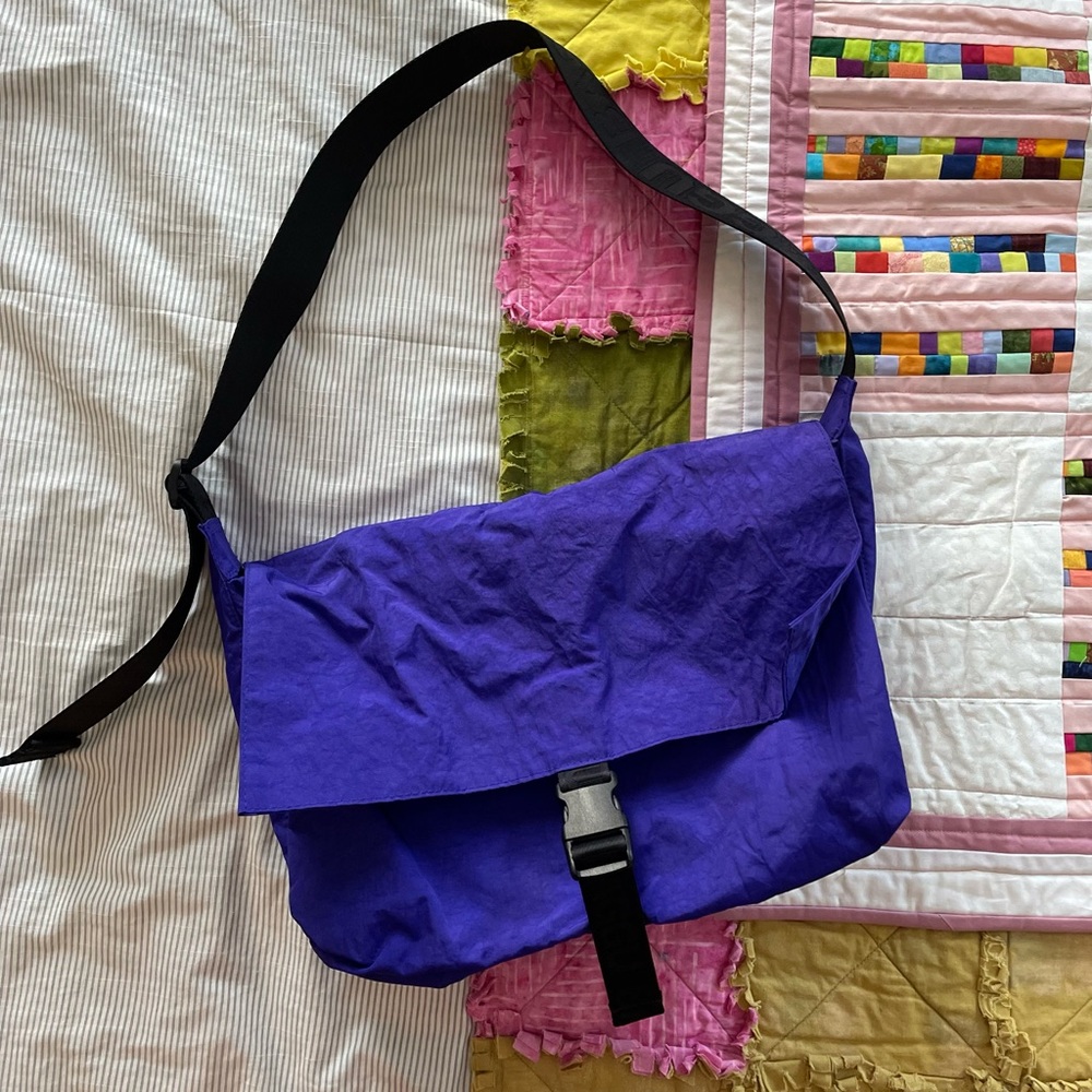 BAGGU Messenger Bag in Cobalt